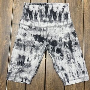 Lululemon Align Tie Dye Biker Shorts size 6 Black